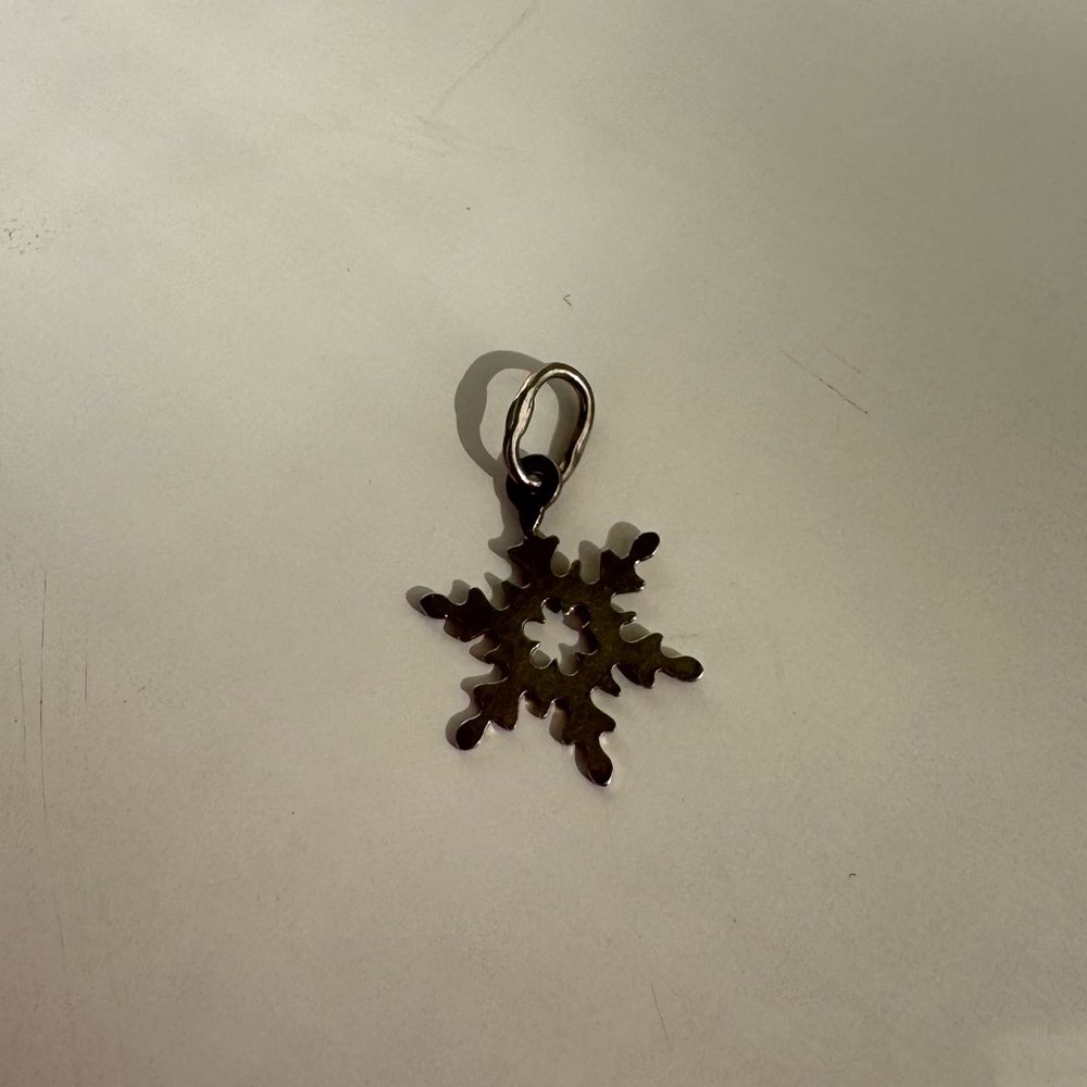 Sterling Silver Snowflake Pendant